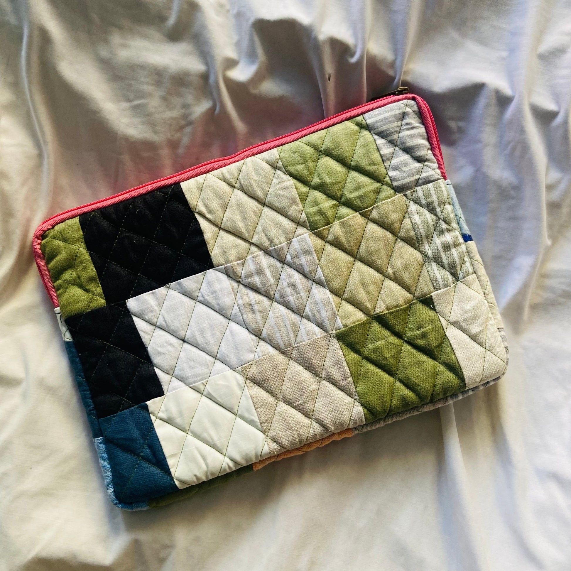 Sustainable Hemp iPad Sleeve Laptop Sleeve - Upcyclie made by women, patchwork quilted