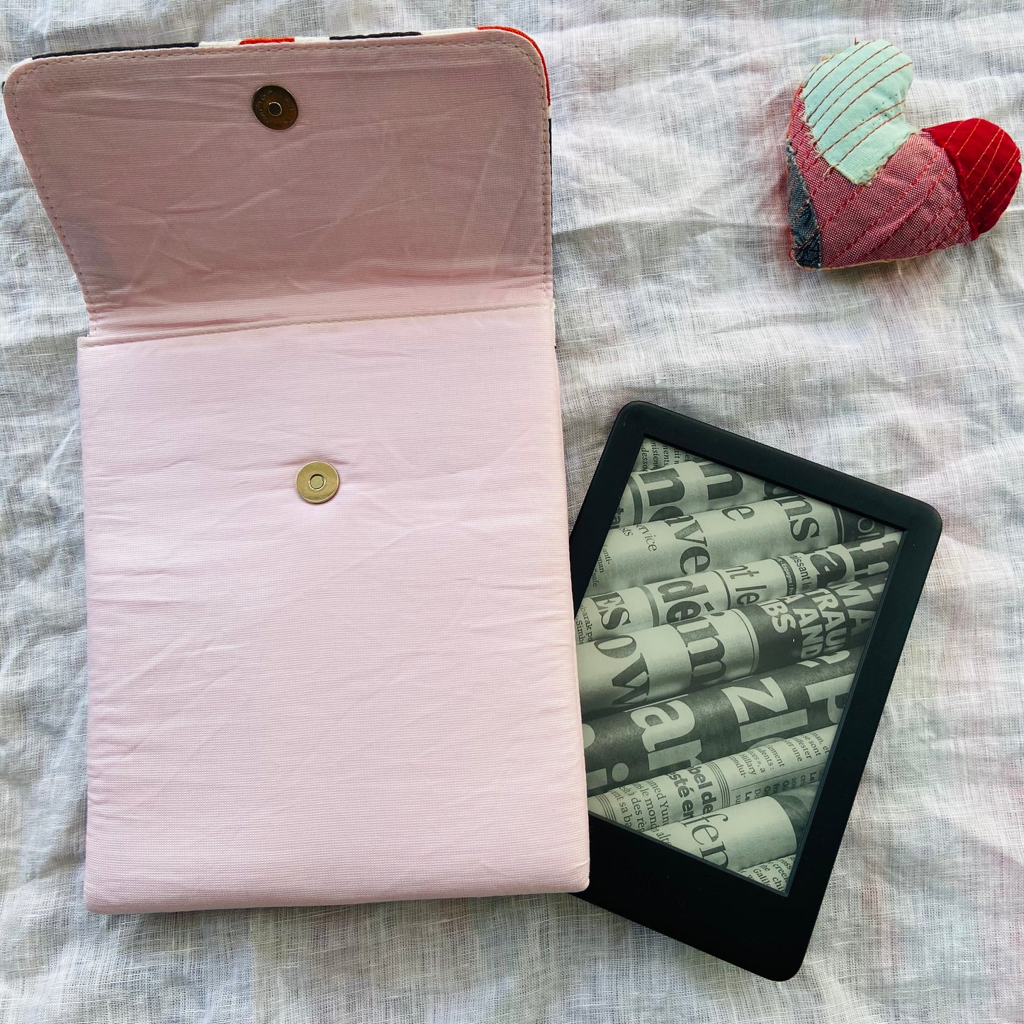 Kindle Cover-Fits all Kindle Paperwhite Gen 1 to 11, Kindle Oasis, Amazon Fire Tab-Pink with Geometric shapes
